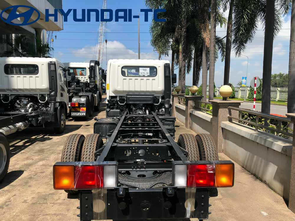So sánh xe đông lạnh 7 tấn Hyundai Mighty Ex8 GTL và Ex8L