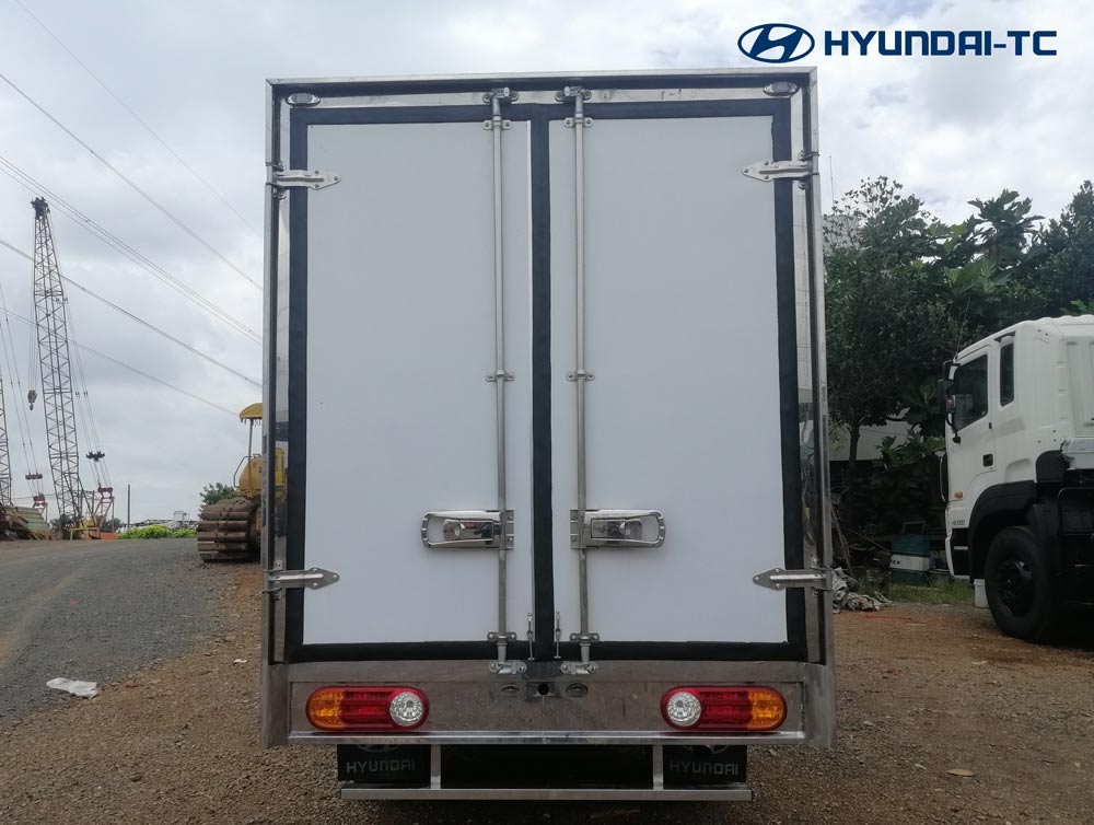 phia_sau_thung_composite_xe_h150