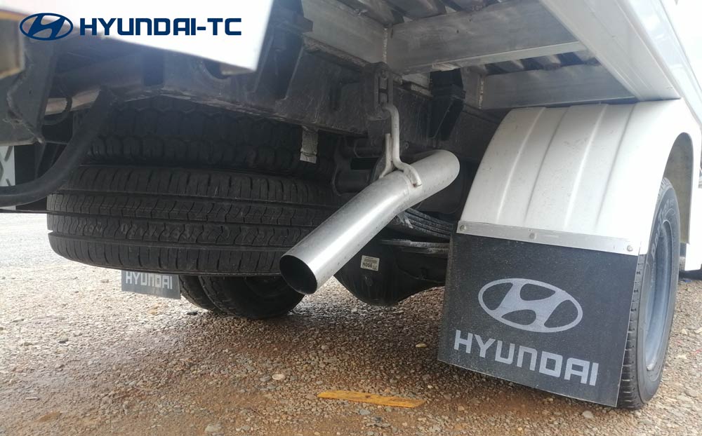 xe_tai_h150_1.5-tan-thung-composite