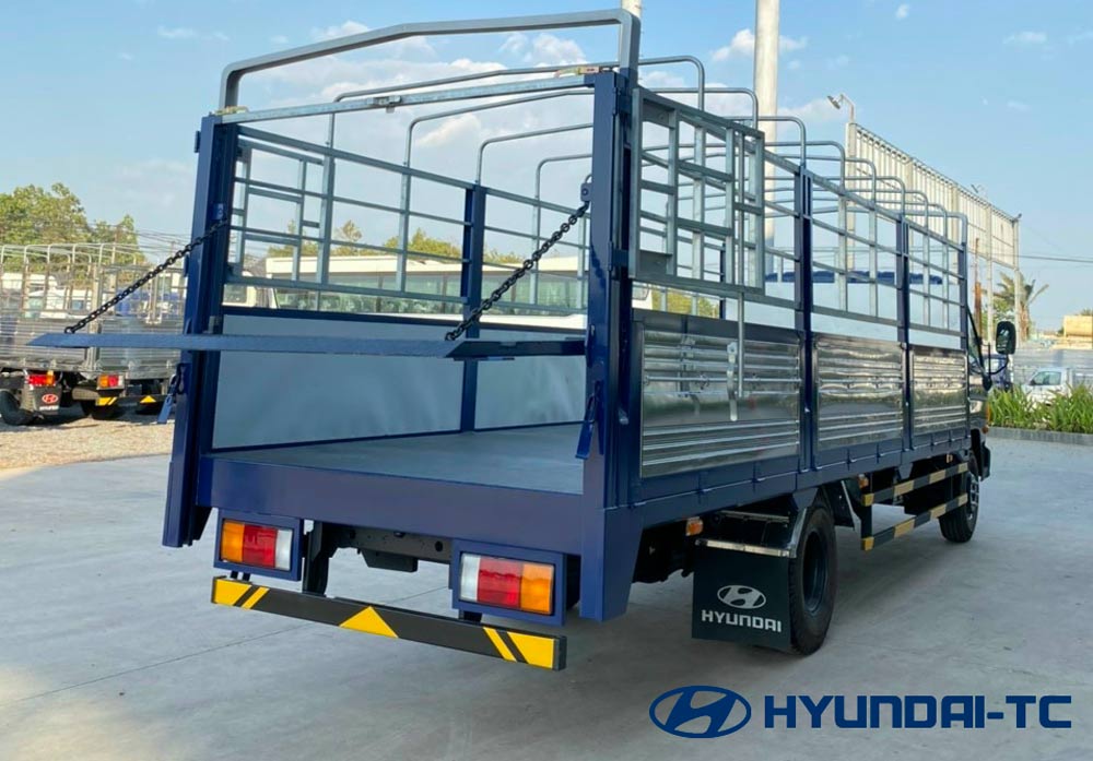 Giá xe tải 7 tấn Hyundai Mighty 110XL thùng bạt có bửng nâng