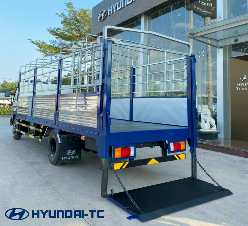 Giá xe tải 7 tấn Hyundai Mighty 110XL thùng bạt có bửng nâng