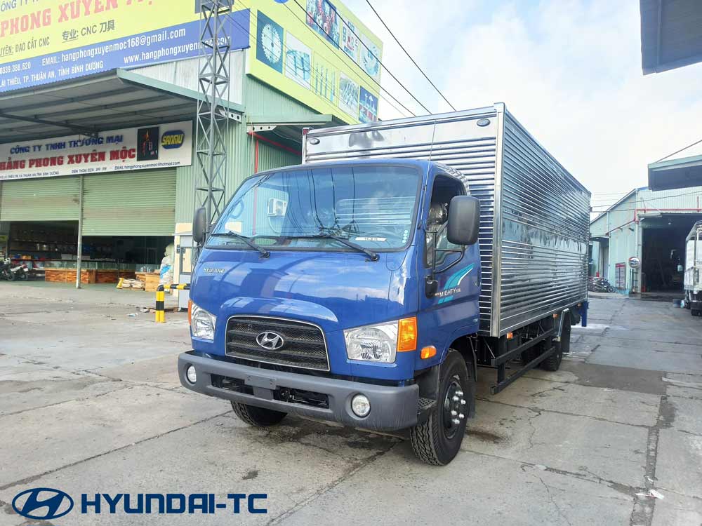 Xe tải thùng kín bửng nâng 7 tấn Hyundai Mighty 110XL