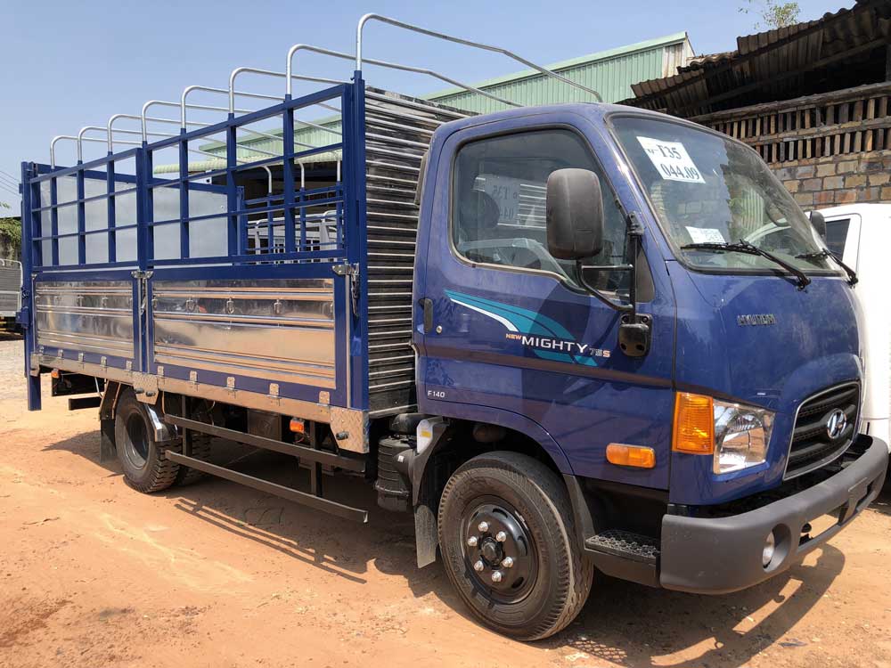 Xe tải Hyundai 3.5 tấn 75S thùng mui bạt bửng nâng