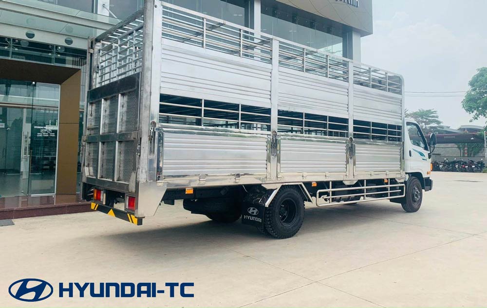 Giá xe tải chở heo 6 tấn Hyundai Mighty 110XL