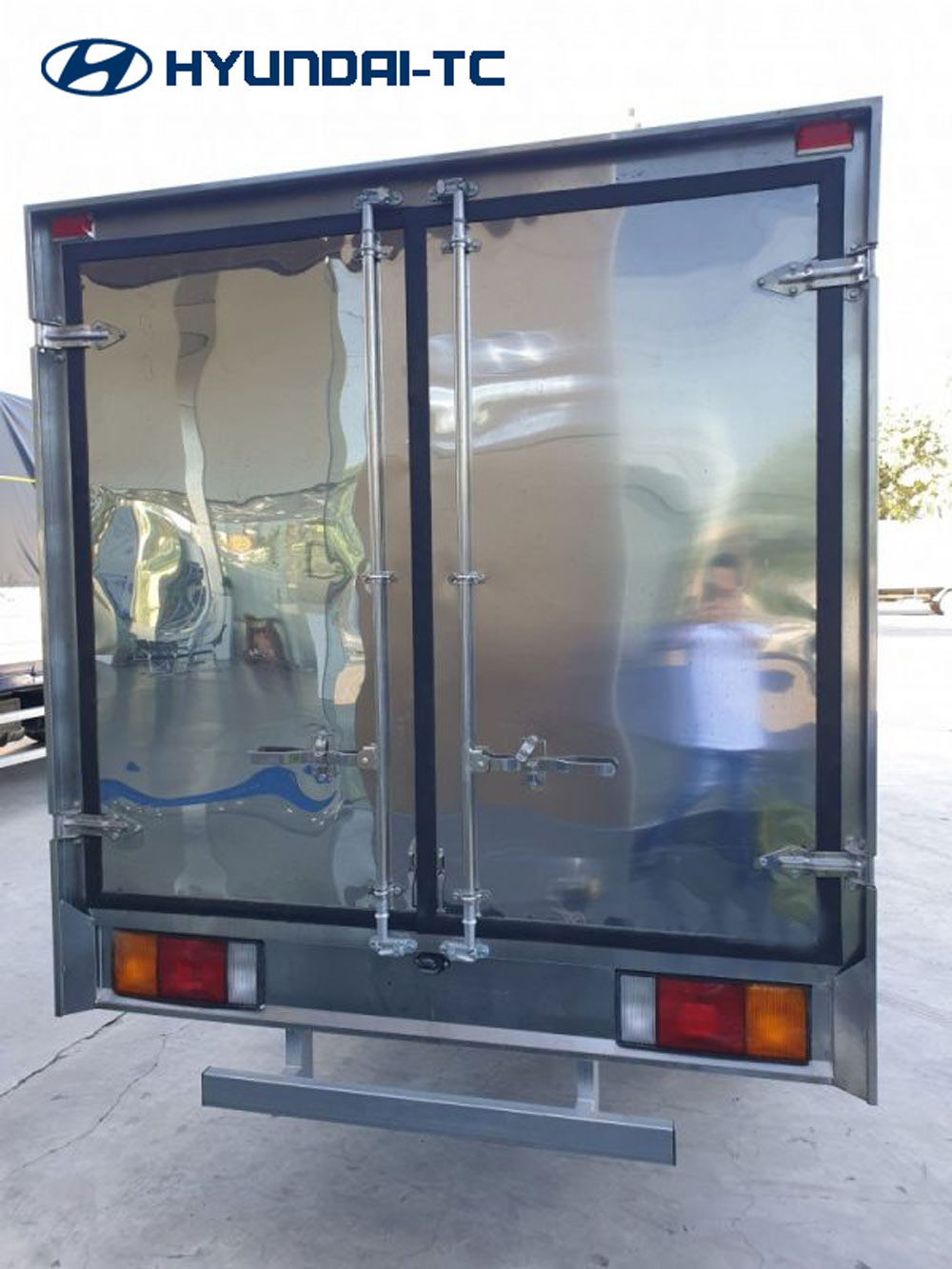 phia_sau_thung_kin_xe_tai_n250sl