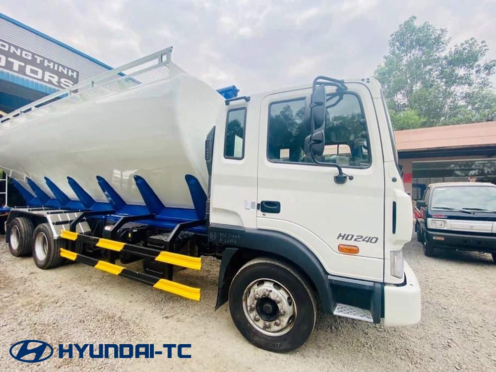 Xe bồn Xitec chở thức ăn gia súc 24 khối Hyundai HD240